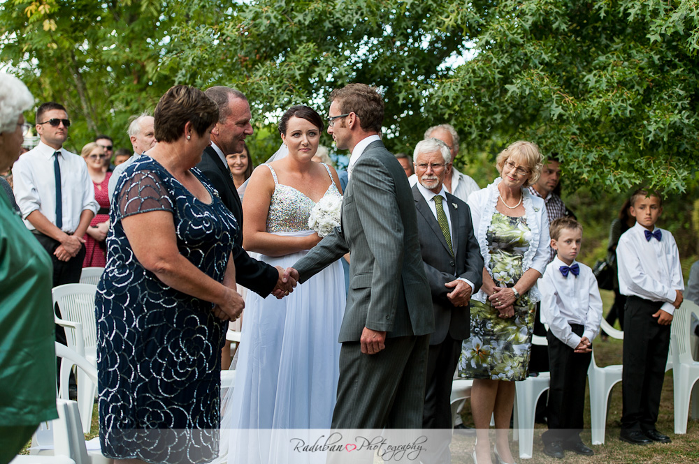 bridget-nathan-brigham-auckland-candid-wedding-photographer-raduban-photography