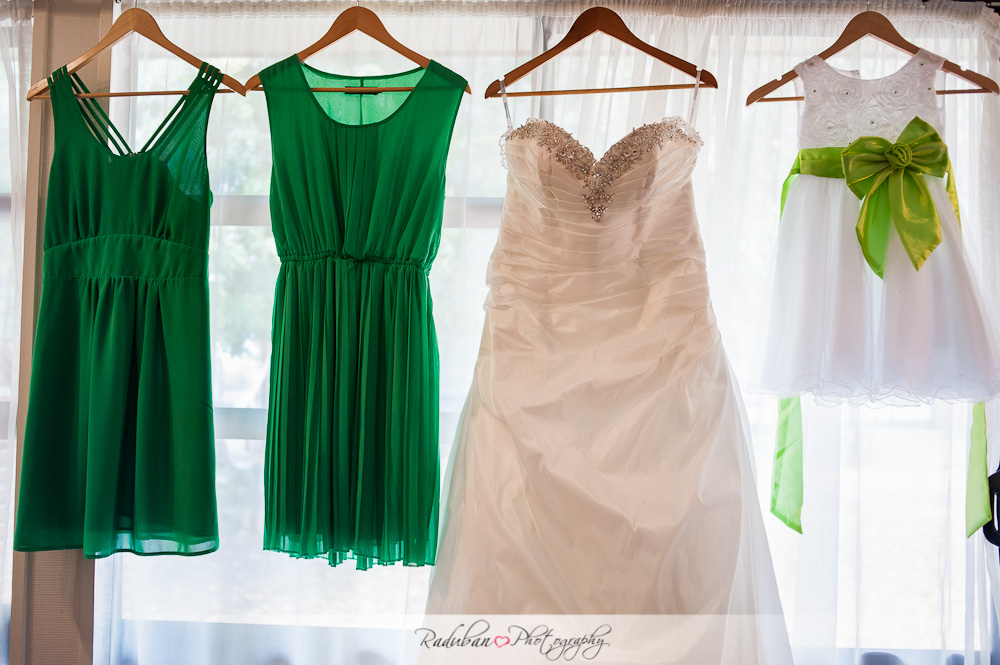 kat-todd-soljans-vineyard-auckland-cheap-candid-wedding-photographer-raduban-photography