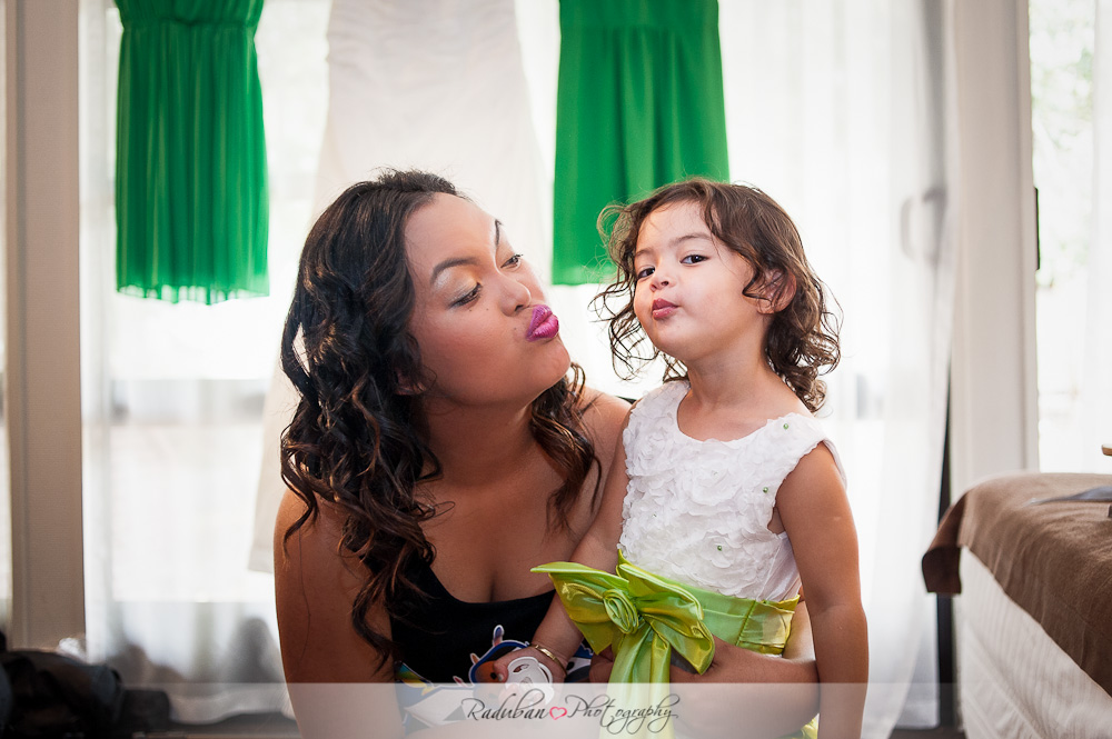 kat-todd-soljans-vineyard-auckland-cheap-candid-wedding-photographer-raduban-photography