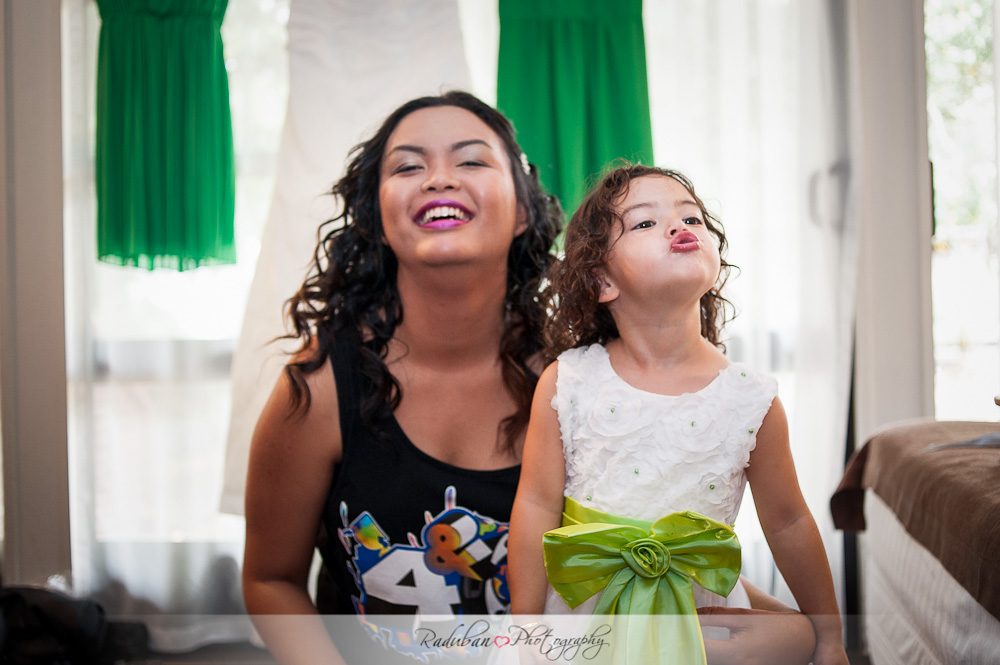 kat-todd-soljans-vineyard-auckland-cheap-candid-wedding-photographer-raduban-photography