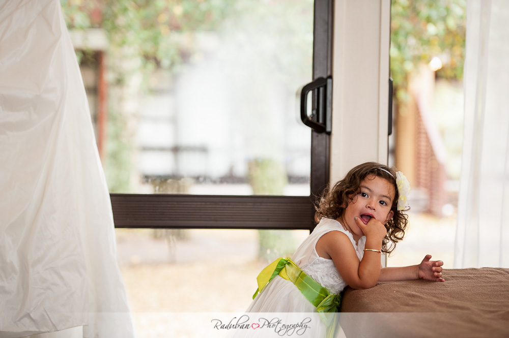 kat-todd-soljans-vineyard-auckland-cheap-candid-wedding-photographer-raduban-photography