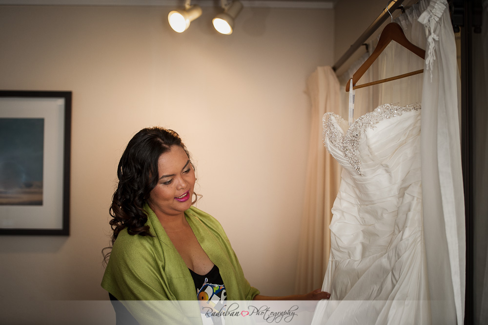 kat-todd-soljans-vineyard-auckland-cheap-candid-wedding-photographer-raduban-photography