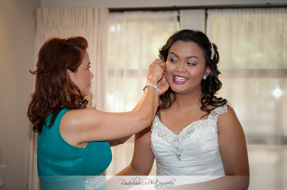 kat-todd-soljans-vineyard-auckland-cheap-candid-wedding-photographer-raduban-photography