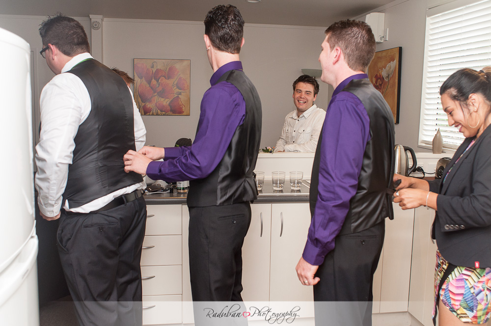 kat-todd-soljans-vineyard-auckland-cheap-candid-wedding-photographer-raduban-photography