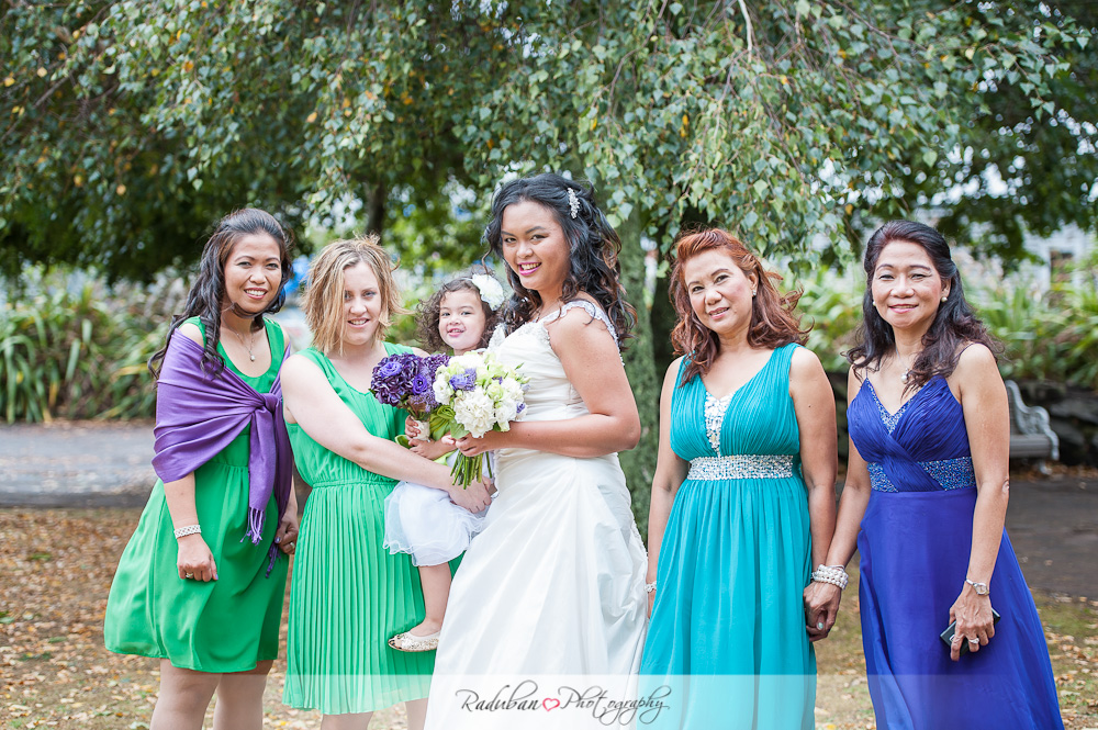 kat-todd-soljans-vineyard-auckland-cheap-candid-wedding-photographer-raduban-photography