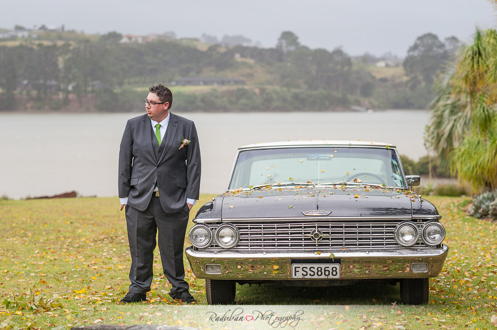 kat-todd-soljans-vineyard-auckland-cheap-candid-wedding-photographer-raduban-photography