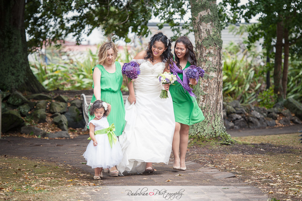kat-todd-soljans-vineyard-auckland-cheap-candid-wedding-photographer-raduban-photography