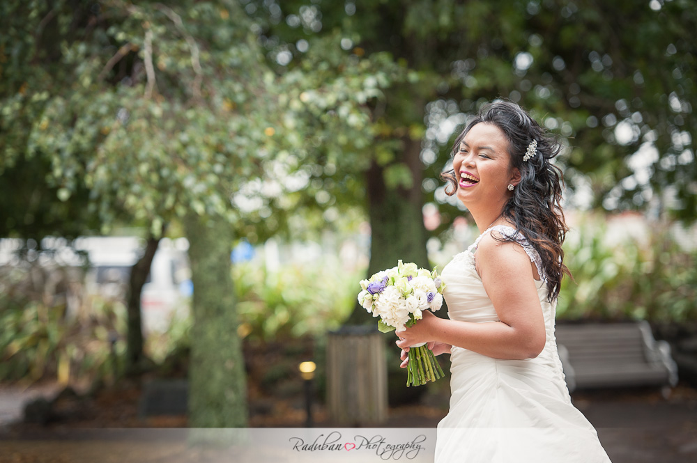 kat-todd-soljans-vineyard-auckland-cheap-candid-wedding-photographer-raduban-photography