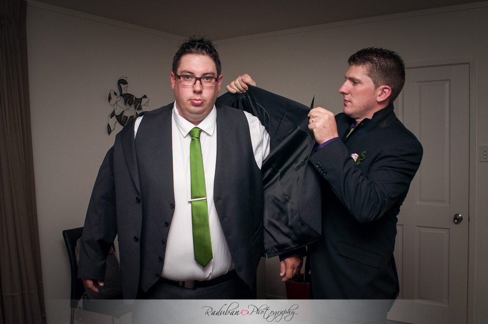 kat-todd-soljans-vineyard-auckland-cheap-candid-wedding-photographer-raduban-photography