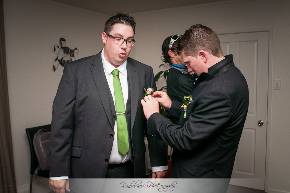 kat-todd-soljans-vineyard-auckland-cheap-candid-wedding-photographer-raduban-photography