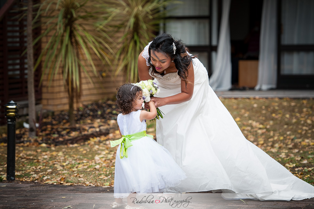 kat-todd-soljans-vineyard-auckland-cheap-candid-wedding-photographer-raduban-photography