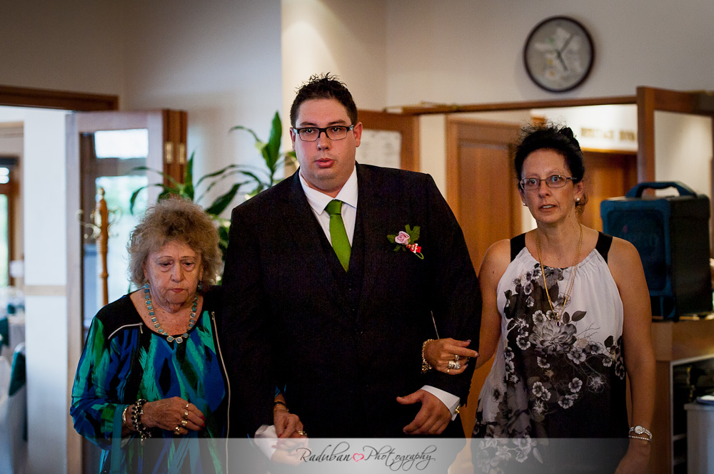 kat-todd-soljans-vineyard-auckland-cheap-candid-wedding-photographer-raduban-photography