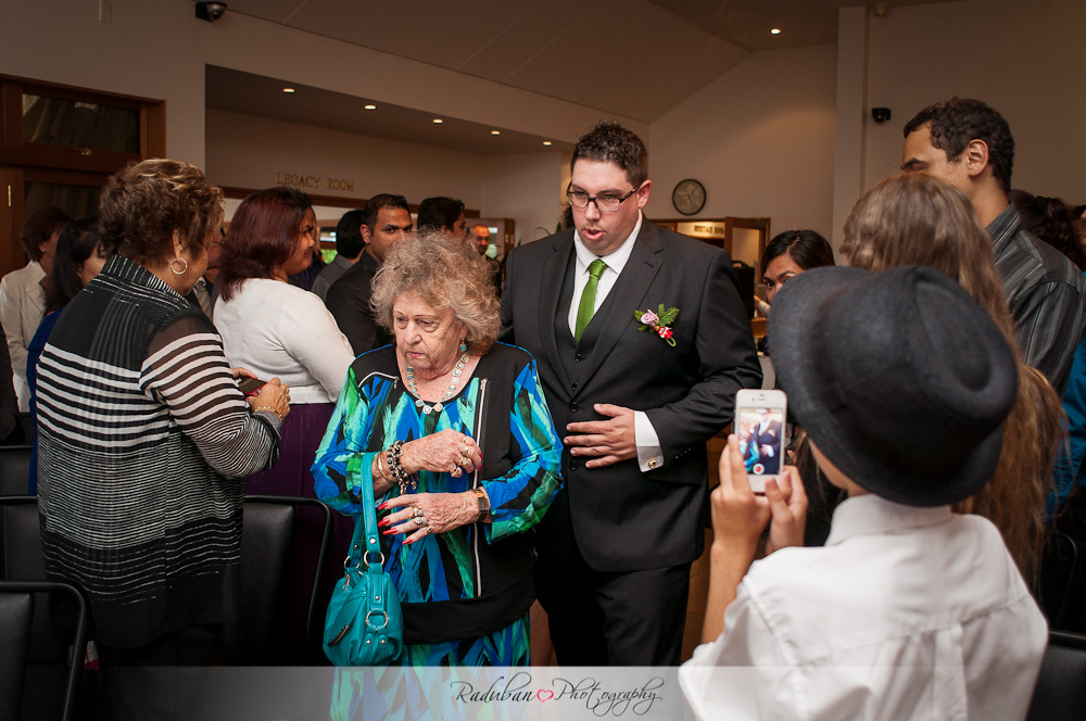 kat-todd-soljans-vineyard-auckland-cheap-candid-wedding-photographer-raduban-photography