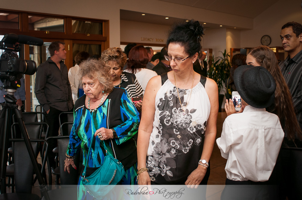 kat-todd-soljans-vineyard-auckland-cheap-candid-wedding-photographer-raduban-photography