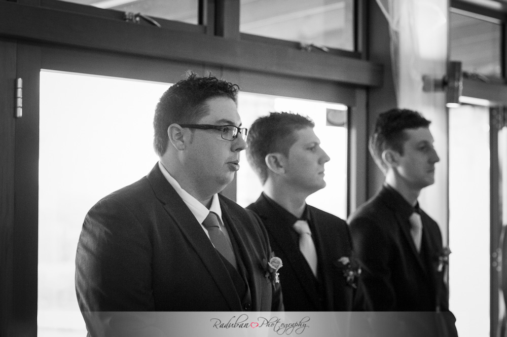 kat-todd-soljans-vineyard-auckland-cheap-candid-wedding-photographer-raduban-photography