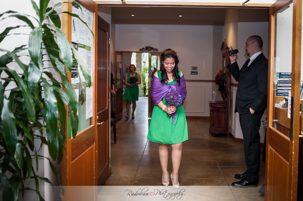kat-todd-soljans-vineyard-auckland-cheap-candid-wedding-photographer-raduban-photography