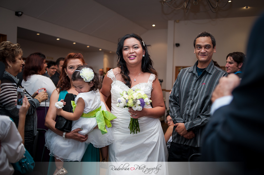 kat-todd-soljans-vineyard-auckland-cheap-candid-wedding-photographer-raduban-photography