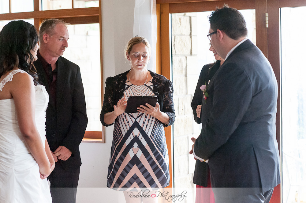 kat-todd-soljans-vineyard-auckland-cheap-candid-wedding-photographer-raduban-photography