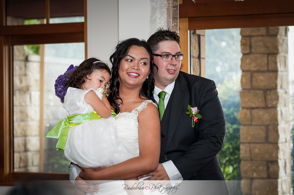 kat-todd-soljans-vineyard-auckland-cheap-candid-wedding-photographer-raduban-photography