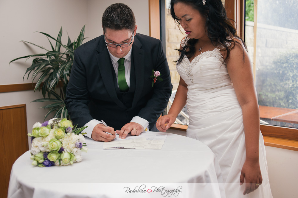 kat-todd-soljans-vineyard-auckland-cheap-candid-wedding-photographer-raduban-photography
