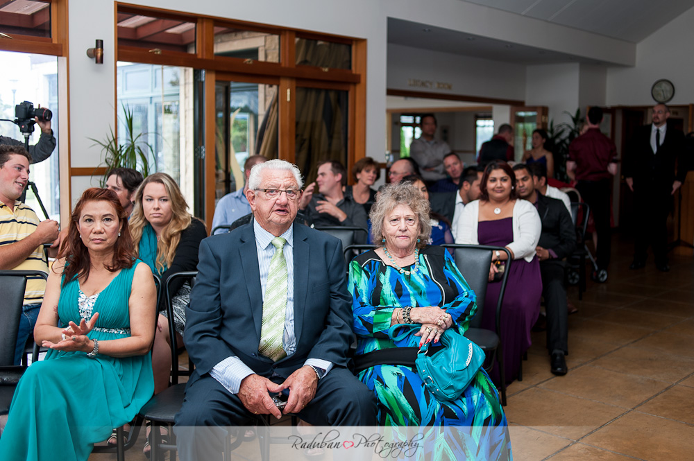 kat-todd-soljans-vineyard-auckland-cheap-candid-wedding-photographer-raduban-photography