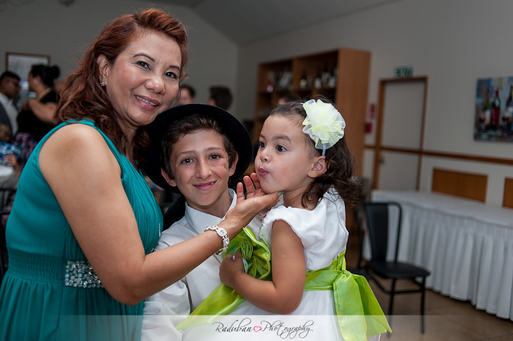 kat-todd-soljans-vineyard-auckland-cheap-candid-wedding-photographer-raduban-photography