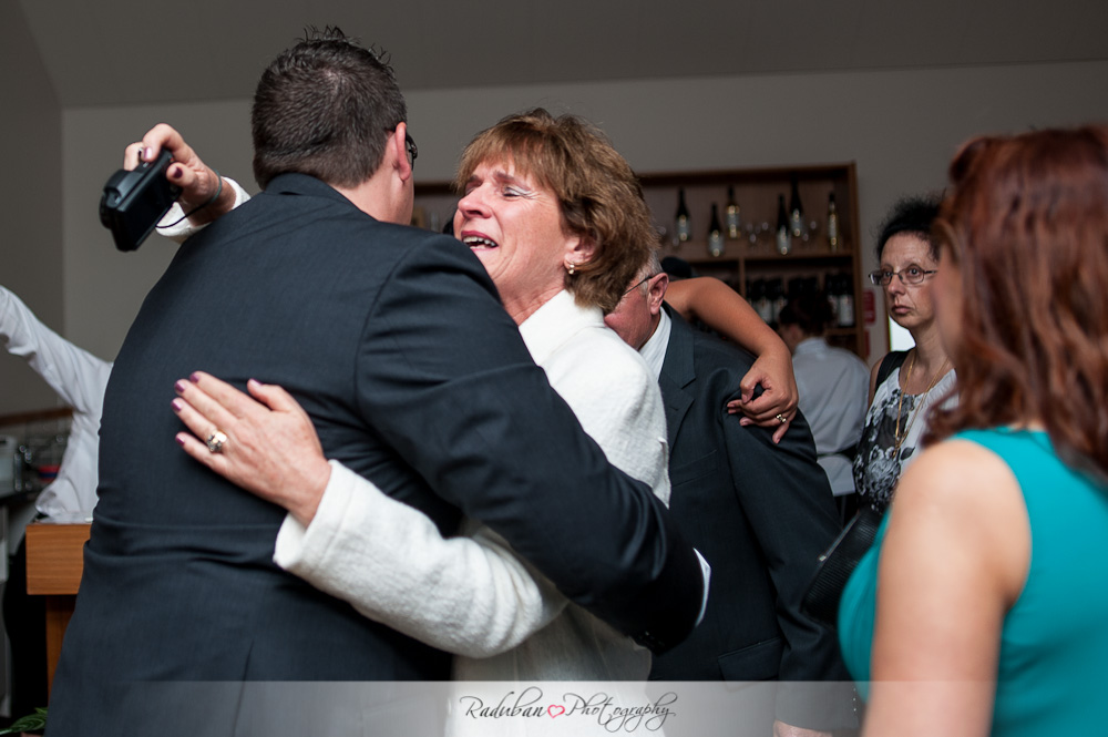 kat-todd-soljans-vineyard-auckland-cheap-candid-wedding-photographer-raduban-photography