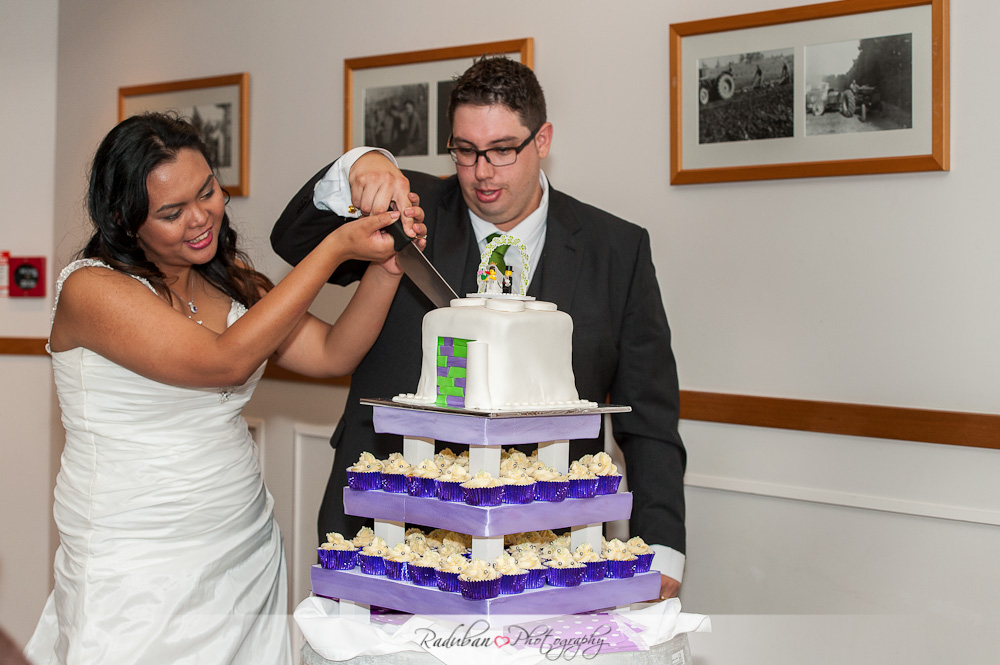 kat-todd-soljans-vineyard-auckland-cheap-candid-wedding-photographer-raduban-photography