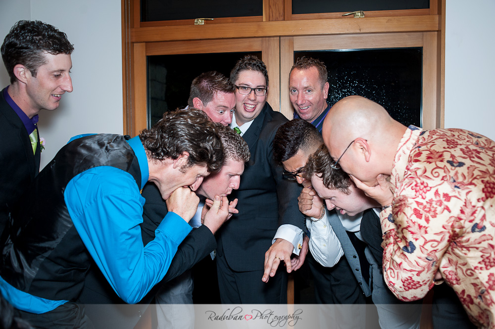 kat-todd-soljans-vineyard-auckland-cheap-candid-wedding-photographer-raduban-photography