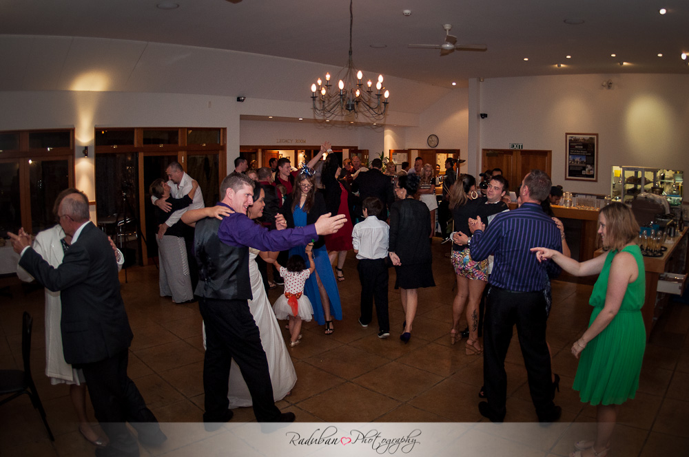 kat-todd-soljans-vineyard-auckland-cheap-candid-wedding-photographer-raduban-photography