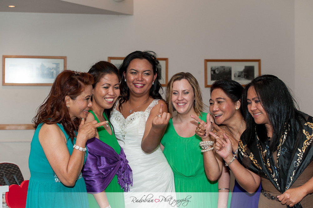 kat-todd-soljans-vineyard-auckland-cheap-candid-wedding-photographer-raduban-photography