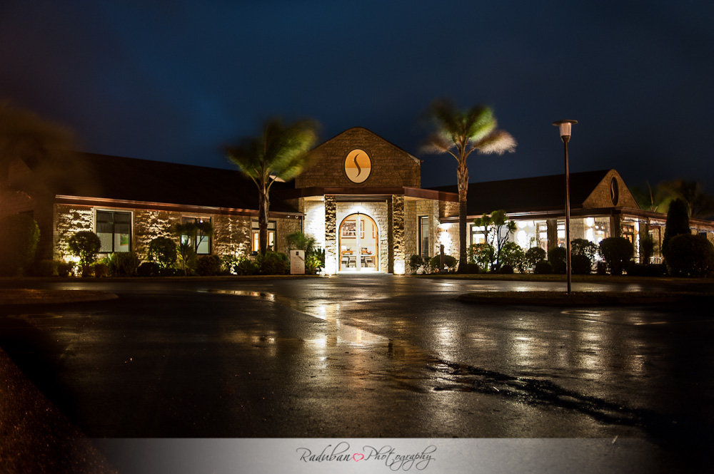 kat-todd-soljans-vineyard-auckland-cheap-candid-wedding-photographer-raduban-photography