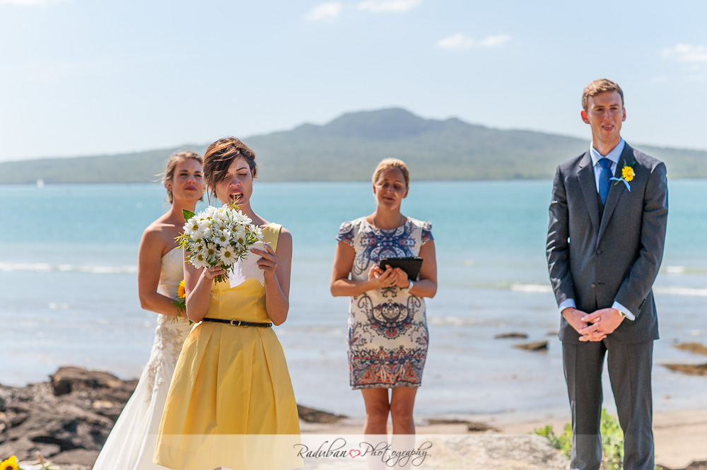 cheap-candid-auckland-wedding-photographer-devonport-beach-raduban-photography