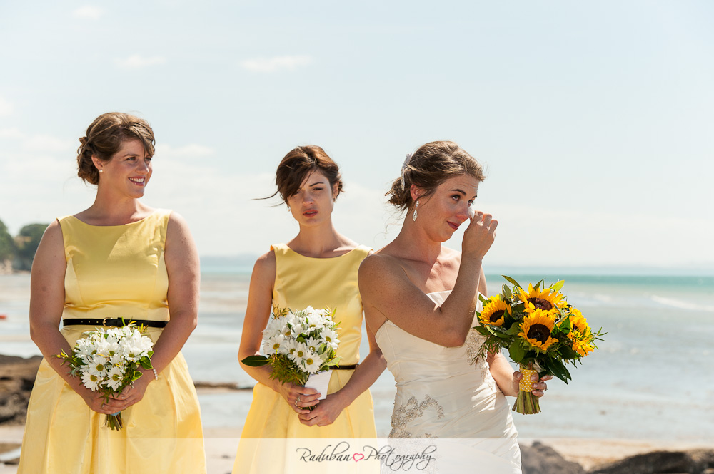 cheap-candid-auckland-wedding-photographer-devonport-beach-raduban-photography