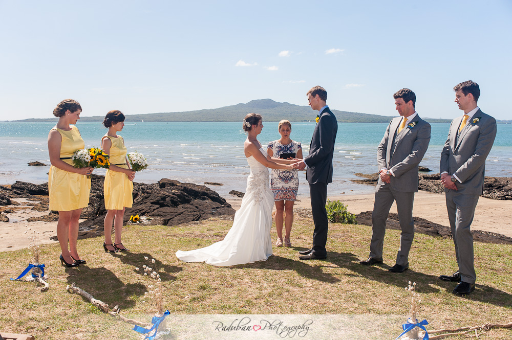 cheap-candid-auckland-wedding-photographer-devonport-beach-raduban-photography