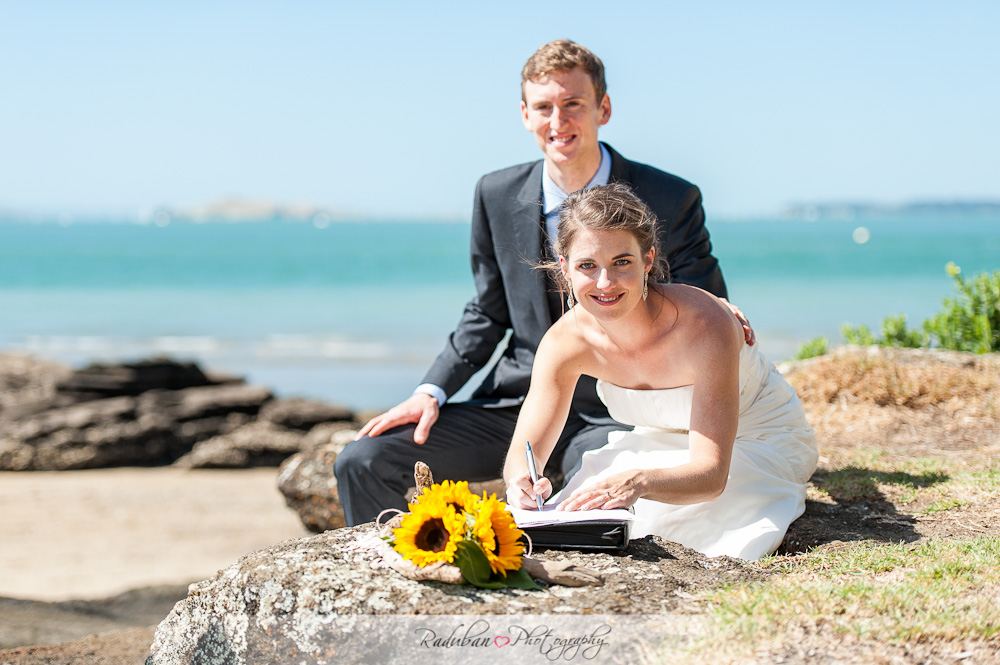 cheap-candid-auckland-wedding-photographer-devonport-beach-raduban-photography