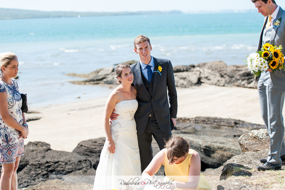 cheap-candid-auckland-wedding-photographer-devonport-beach-raduban-photography