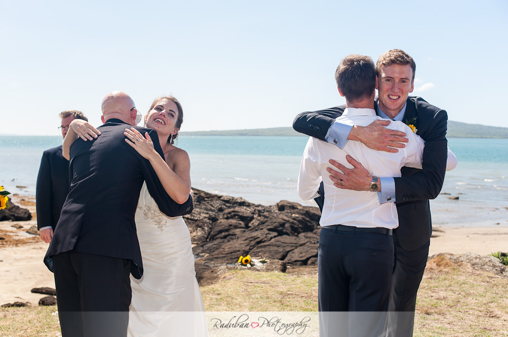 cheap-candid-auckland-wedding-photographer-devonport-beach-raduban-photography