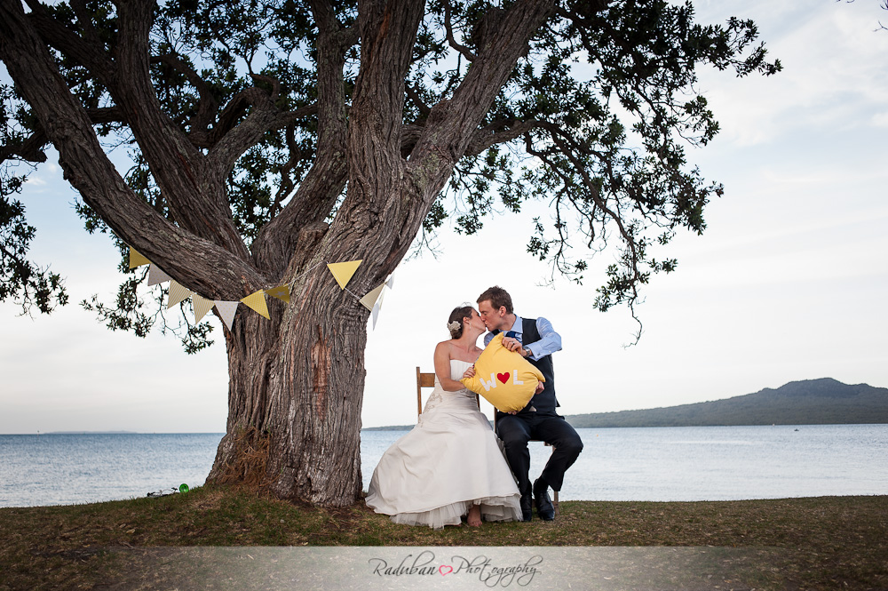 cheap-candid-auckland-wedding-photographer-devonport-beach-raduban-photography