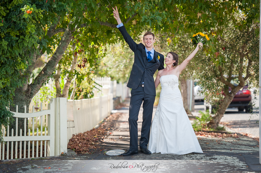 cheap-candid-auckland-wedding-photographer-devonport-beach-raduban-photography