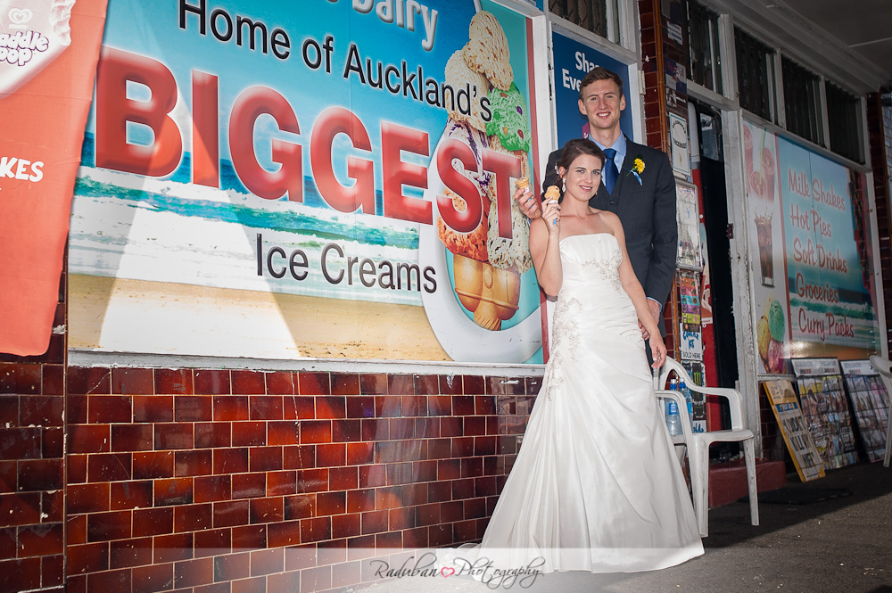 cheap-candid-auckland-wedding-photographer-devonport-beach-raduban-photography