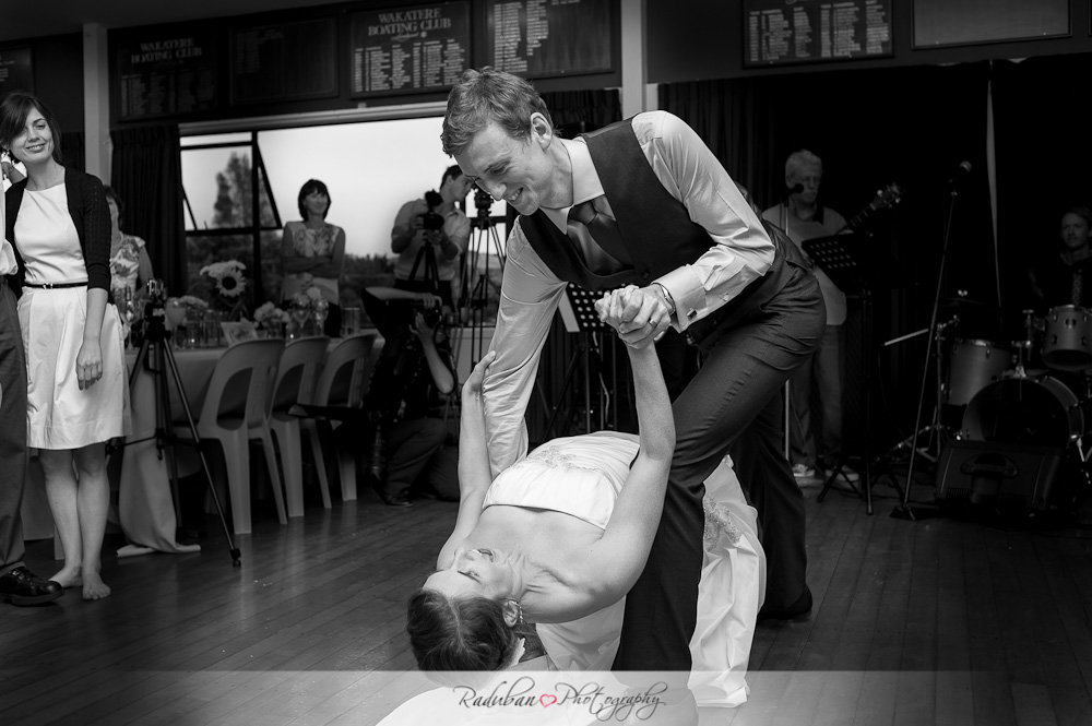 cheap-candid-auckland-wedding-photographer-devonport-beach-raduban-photography