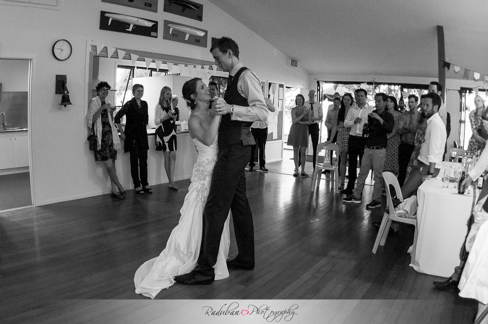 cheap-candid-auckland-wedding-photographer-devonport-beach-raduban-photography