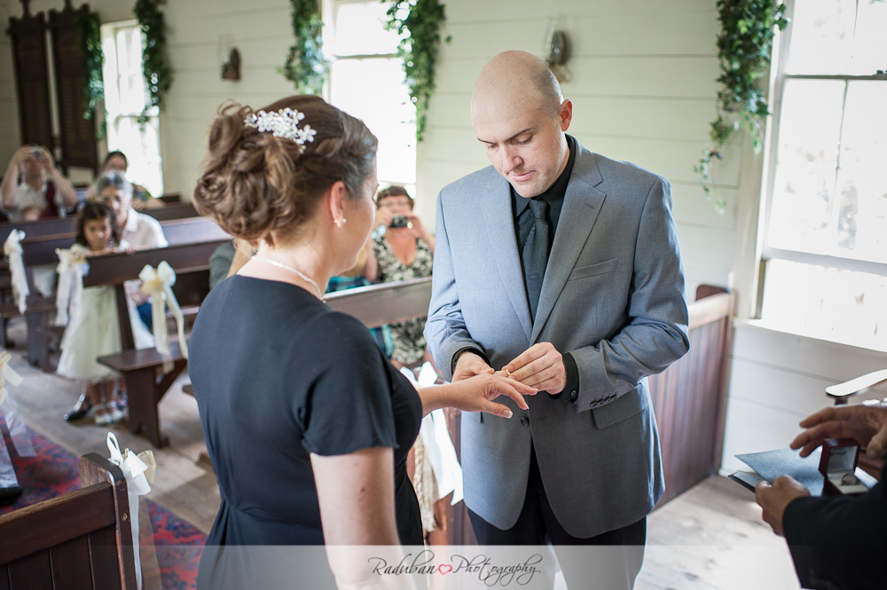 Mhairi-Andrew-Howick-historical-village-wedding-raduban-photography-candid-wedding-photographer-auckland
