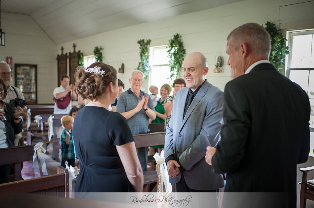 Mhairi-Andrew-Howick-historical-village-wedding-raduban-photography-candid-wedding-photographer-auckland